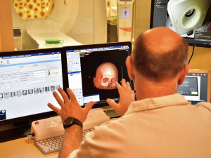 Urgentní příjem Nemocnice v Karlových Varech má nové CT. Zařízení vyšlo na více než 30 milionů