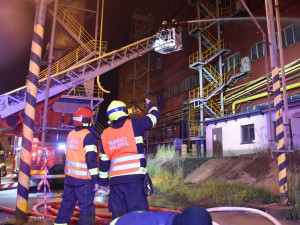 Hasiči zasahovali u požáru sušící věže na uhlí