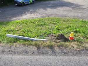 Během řízení se snažil vyhnat hmyz z auta. Mladý řidič způsobil škodu za 110 tisíc korun