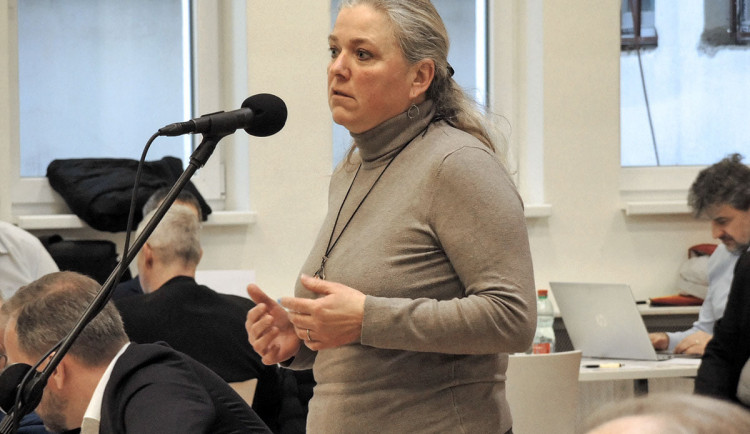 Jedničkou kandidátky KOA je v Karlových Varech Michaela Tůmová, Kulhánek chce do Senátu