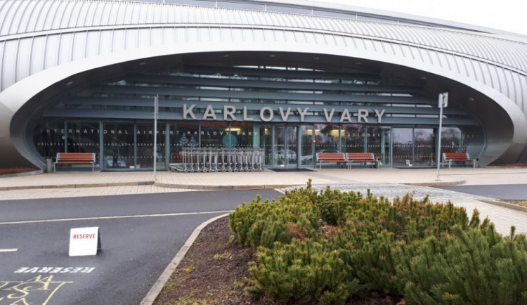 Karlovarské letiště dnes obnovilo provoz pro pravidelnou osobní dopravu