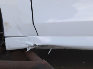 Muž odmontoval a ukradl čtyři kola ze dvou vozidel. Hrozí mu dva roky vězení