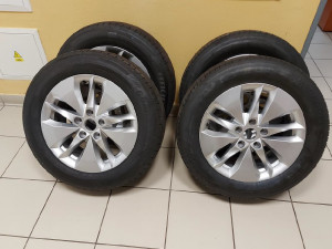 Muž odmontoval a ukradl čtyři kola ze dvou vozidel. Hrozí mu dva roky vězení