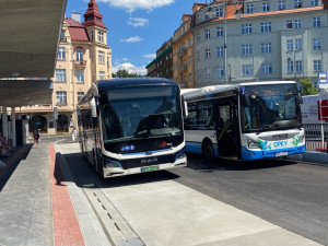 Karlovarský dopravní podnik hledí do budoucnosti, na linkách testuje první elektrobus
