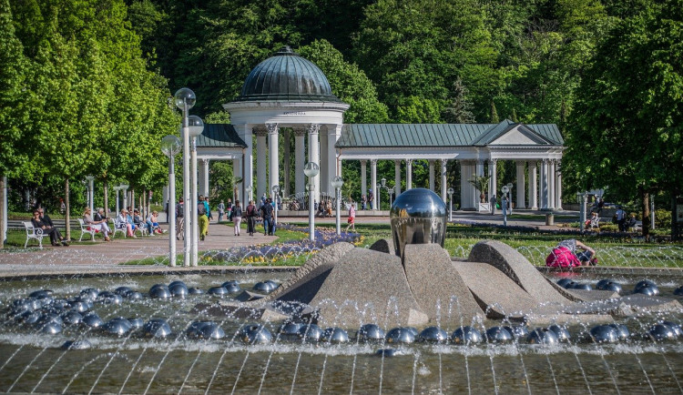 Univerzita Karlova zruší výuku v jediné pobočce v Karlovarském kraji, Mariánské Lázně se ohradily