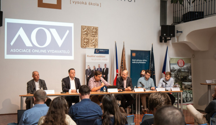 Blokování nás nespasí, lepší je kvalitní mediální výchova, říká výkonný ředitel sdružení, které vyplo proruské weby.