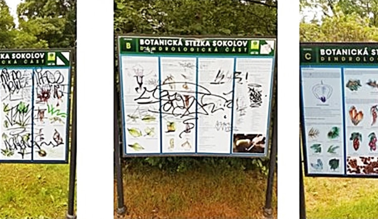 Neznámý vandal zničil v Sokolově devět informačních tabulí, město na dopadení pachatele vypsalo odměnu