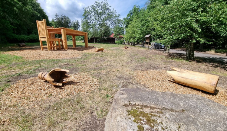 Expozice výstavy nazvané Party skončila