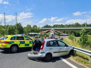 Další zraněný motocyklista. Do plzeňské nemocnice ho transportoval vrtulník.