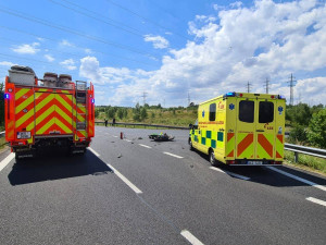 Další zraněný motocyklista. Do plzeňské nemocnice ho transportoval vrtulník.