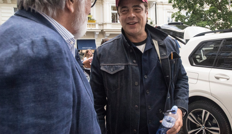 Na karlovarský festival přijel americký herec a producent Benicio del Toro.