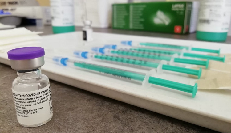 Česko utratilo za vakcíny na covid 19 miliard. Účet ale není konečný, hlásí ministerstvo