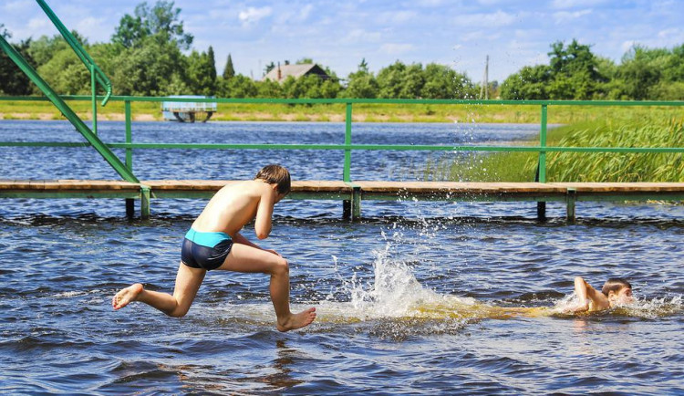 Víkend bude většinou slunečný s nejvyššími teplotami kolem 25 stupňů