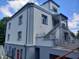 Kraj nechal zrekonstruovat bývalý domov mládeže v Dalovicích. Přestavba vyšla na necelých 20 milionů