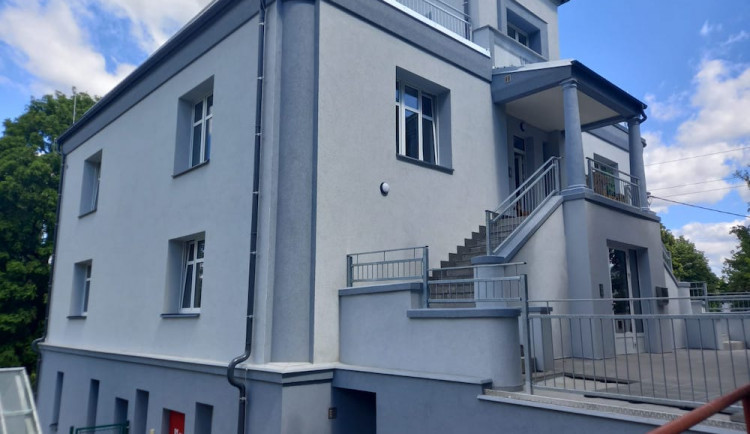 Kraj nechal zrekonstruovat bývalý domov mládeže v Dalovicích. Přestavba vyšla na necelých 20 milionů