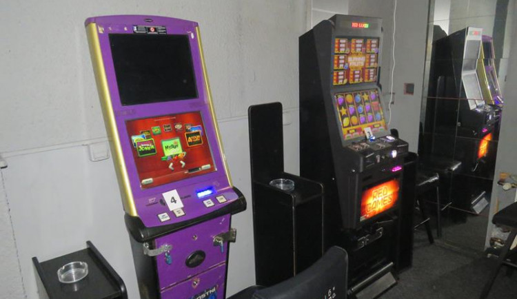 Celníci odhalili další nelegální hernu. Majiteli hrozí astronomická pokuta