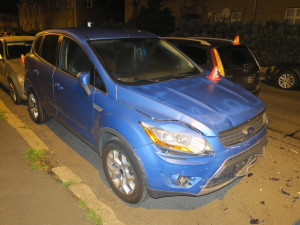 Opilý řidič nezvládl řízení a poničil v Chebu tři zaparkovaná vozidla