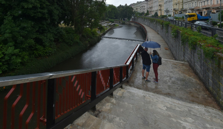 Na konzolové lávce naproti hotelu Thermal začala rekonstrukce
