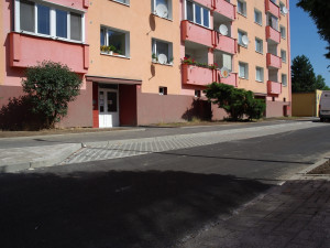 Oprava ulice Lidické nábřeží v Sokolově za téměř 13 milionů korun je hotová