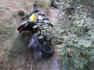 Hrozivá statistika víkendových nehod motocyklů na Karlovarsku, pro tři zraněné motorkáře přiletěl vrtulník