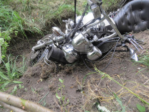 Hrozivá statistika víkendových nehod motocyklů na Karlovarsku, pro tři zraněné motorkáře přiletěl vrtulník