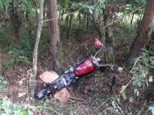 Hrozivá statistika víkendových nehod motocyklů na Karlovarsku, pro tři zraněné motorkáře přiletěl vrtulník
