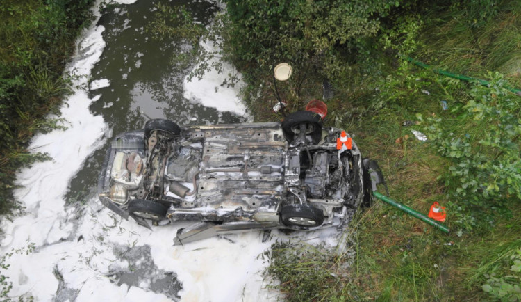 size4-1657270846298-239-duchodce-na-sokolovsku-vjel-do-protismeru-a-skoncil-v-potoce-zemrel-i-se-spolujezdkyni