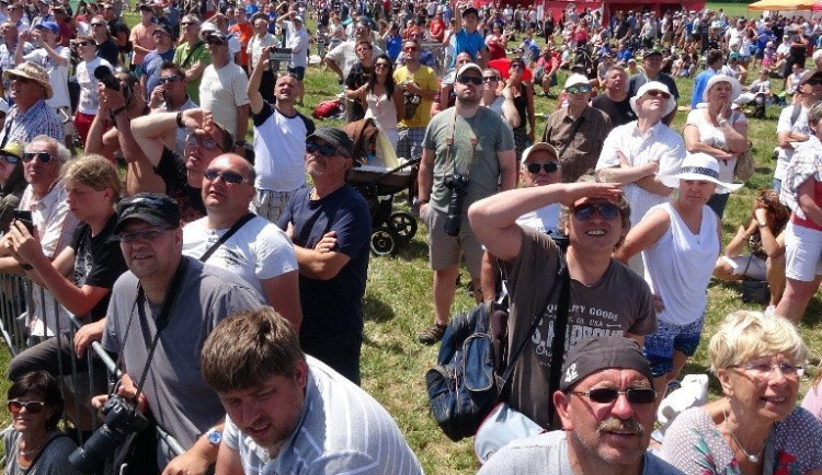 Na chebské letiště se vrací letecký den. Lidem ukážou německé stíhačky z druhé světové války