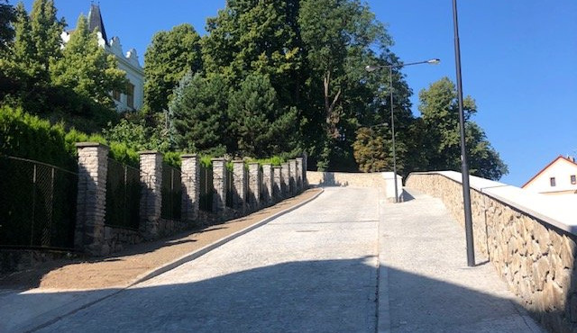 V Táboře znovu otevřeli ulici Pod Tržním náměstím. Oprava vyšla na téměř 16 milionů