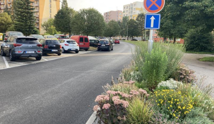 Na sídlišti Vajgar v Jindřichově Hradci bude víc parkovacích stání