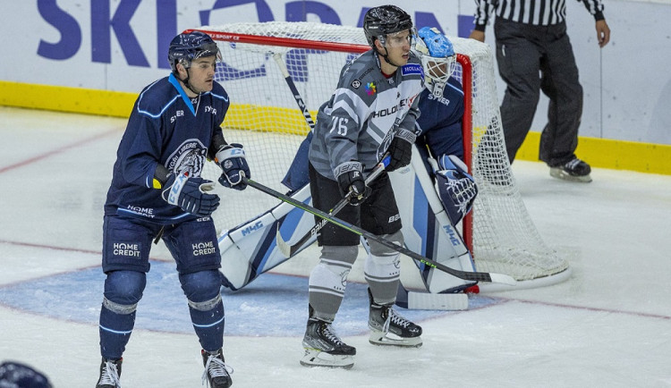 David Kofroň (vpravo) je odchovancem Třince, nyní působí v Karlových Varech.