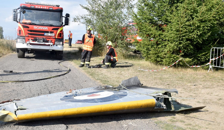 VIDEO: Pád letadla při leteckém dni v Chebu. Organizátoři vyjadřují soustrast rodině mrtvého pilota