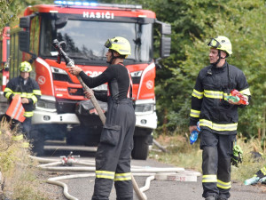 Hasiči likvidovali požár v armádním prostoru Hradiště, hořela tráva a porost v prostoru dopadu cvičných střel