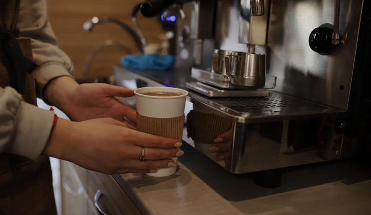 V Česku se průměrně spotřebuje 340 milionů kelímků na kávu ročně