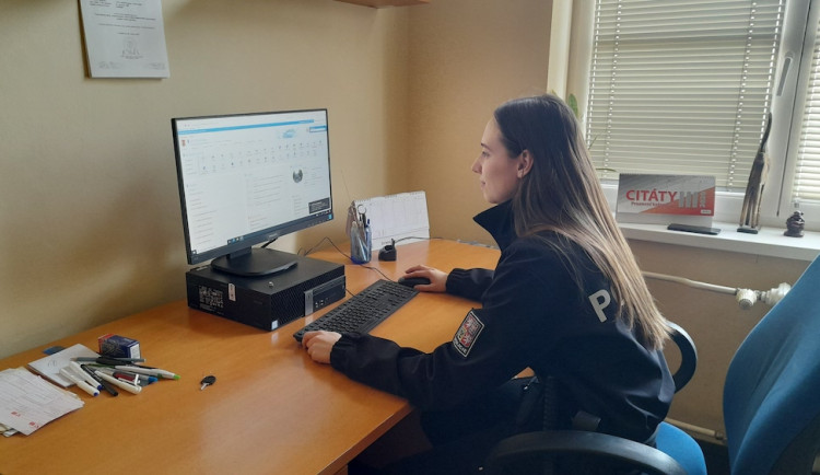 U policie slouží tři roky, baví ji skvělý kolektiv a přátelská atmosféra v práci.