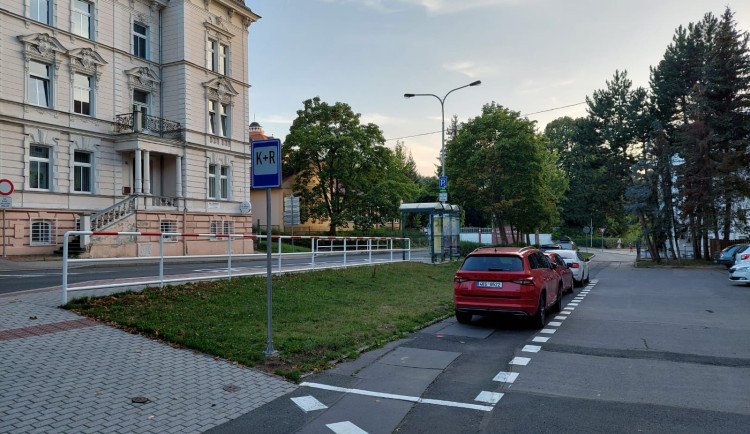 Polib a jeď. Karlovy Vary mají u základek nová parkoviště