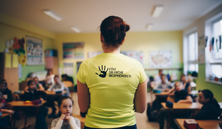 Řidiči, zbystřete a sundejte nohu z plynu. Začátek školního roku je za rohem