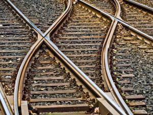 Porucha trakčního vedení zastavila vlaky na trati mezi Chebem a Chomutovem
