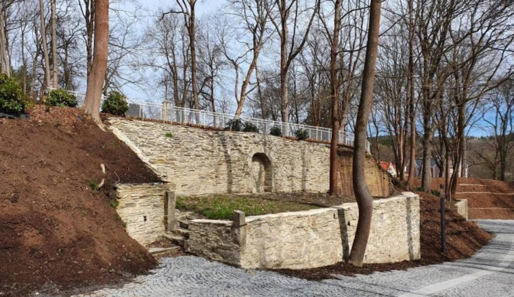 Aš otevře v novém parku, který vznikl na místě bývalého hřbitova, 3D bludiště