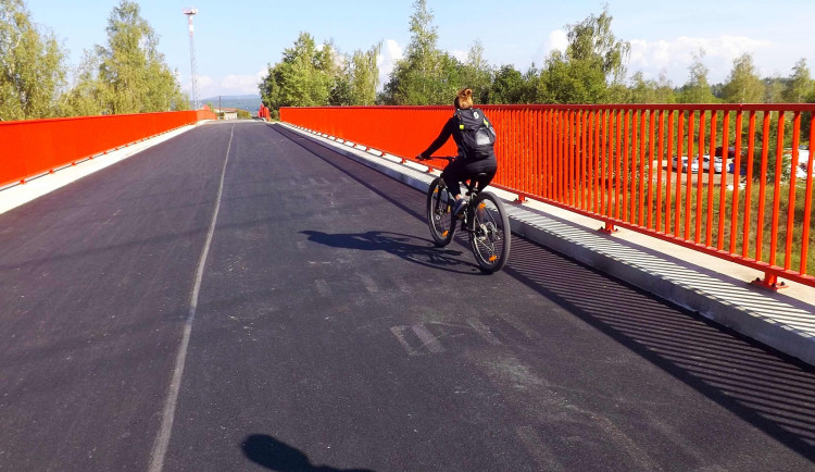 Skončila rekonstrukce druhého z Antonínských mostů za 25 milionů korun, využívat ho mohou chodci i cyklisté