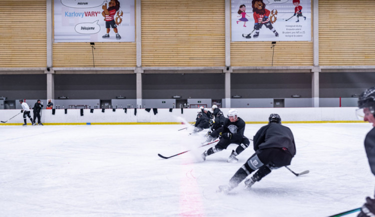 Zastupitelé Karlových Varů schválili nákup 40 procent hokejového klubu HC Energie za korunu
