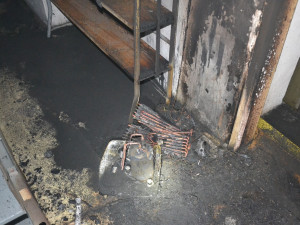 V Chebu hořela knihovna. Příčina požáru je v šetření