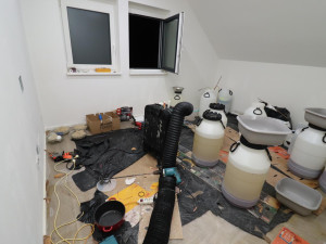 Policie při operaci KOZEL II. odhalila u Chebu laboratoř na výrobu stovek kilogramů metamfetaminu