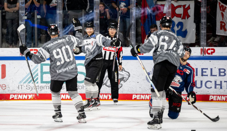 Hokejistům Karlových Varů startuje nový extraligový ročník. Klub se chystá na éru bez Pešouta a Fleka