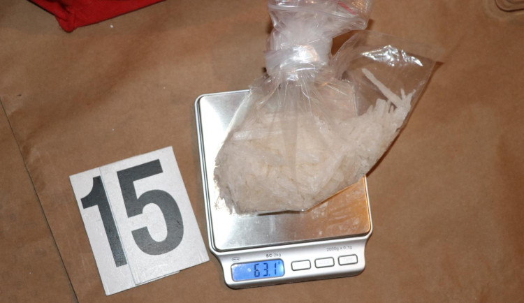 Policie při operaci KOZEL II. odhalila u Chebu laboratoř na výrobu stovek kilogramů metamfetaminu