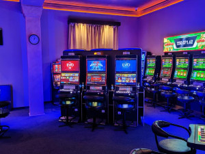 Celníci v Karlovarském kraji odhalili pochybení u deseti legálních provozovatelů hazardních her