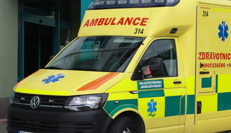 Devět zraněných po nehodě dvou vozidel na Jindřichohradecku. Řidič jednoho z nich byl opilý