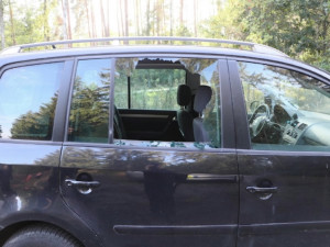Muž vykrádal auta u lesních cest. Způsobil škodu za téměř 100 tisíc