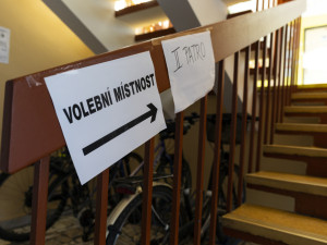 Sčítání hlasů začalo. Volební místnosti se úderem druhé hodiny uzavřely