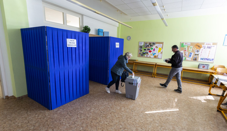 Poslední volební den začíná. Češi rozhodují o složení městských a obecních zastupitelstev.